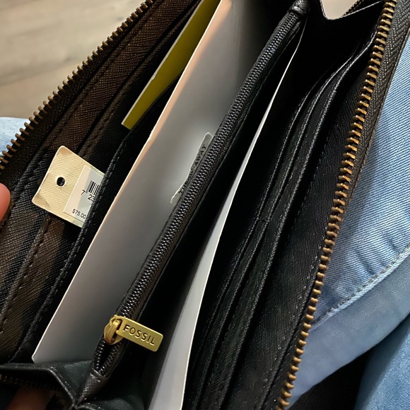 Fossil women’s zip around wallet - Picture 4 of 4